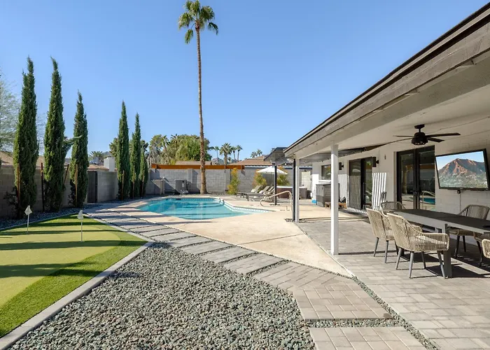 Holiday home Modern Desert Oasis - Shuffleboard Hiking Pool Putting *