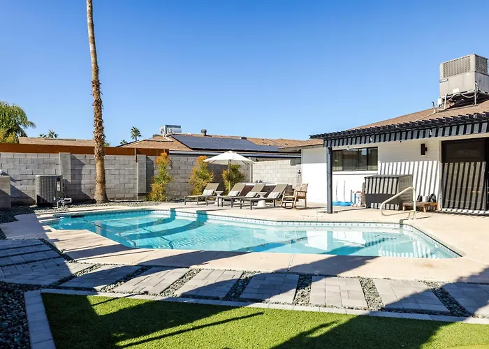 Modern Desert Oasis - Shuffleboard Hiking Pool Putting Holiday home