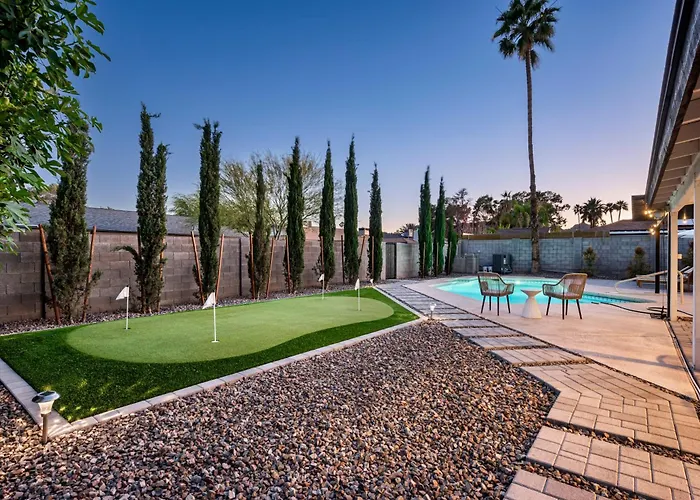 Modern Desert Oasis - Shuffleboard Hiking Pool Putting Holiday home *