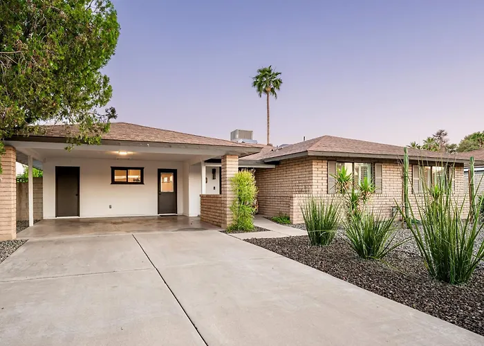 Holiday home Modern Desert Oasis - Shuffleboard Hiking Pool Putting Phoenix