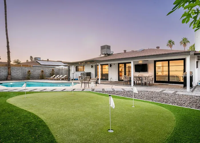 Holiday home Modern Desert Oasis - Shuffleboard Hiking Pool Putting *