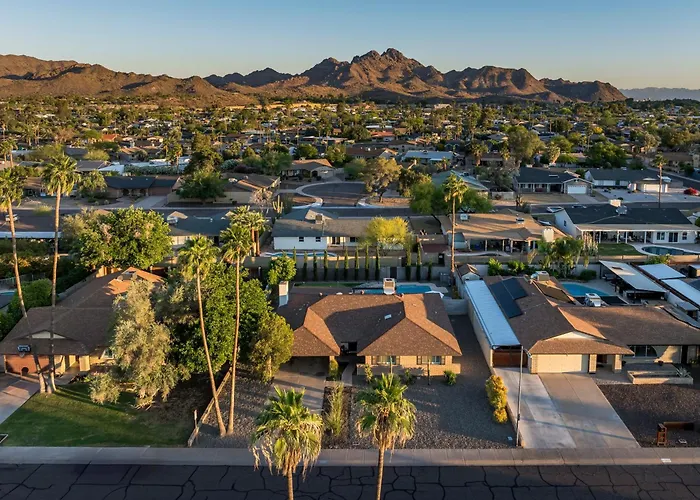 Holiday home Modern Desert Oasis - Shuffleboard Hiking Pool Putting *